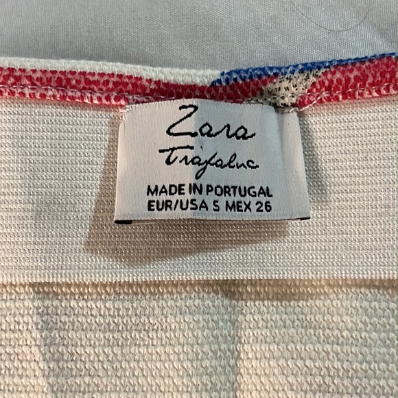Zara Trafaluc Body Con Cream Skirt with a Red, Blue, Orange Design Size Small - Picture 3 of 4